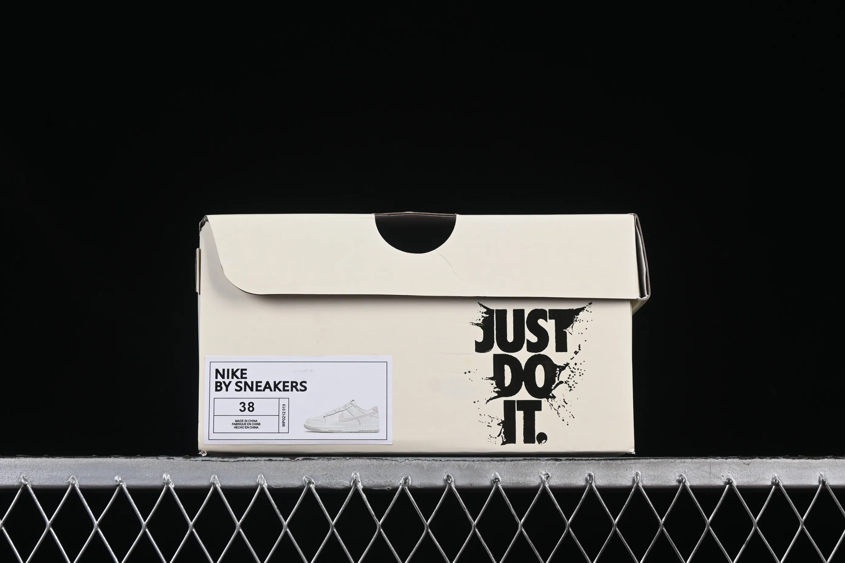 All Categories Nk SB Dunk Series Nk SB Dunk Low Low-top sneakers Nike SB Dunk Low White and pink color Anniversary high-end customization Low-top casual sneakers WP0212-013